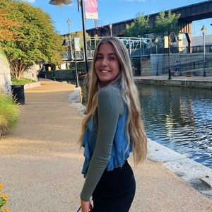 Meet your Posher, Lexie